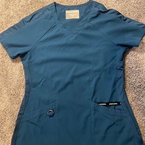 Sketchers scrubs top